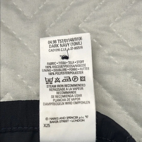 “Vintage St Michael by Marks & Spencer – Made in the UK”.
Wide leg size M - Picture 8 of 11